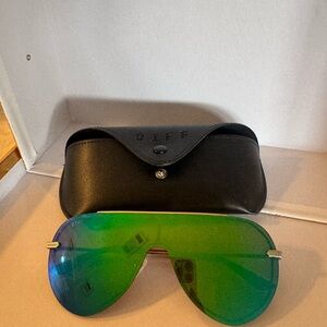 Diff Eyewear Green and Blue Sunglasses